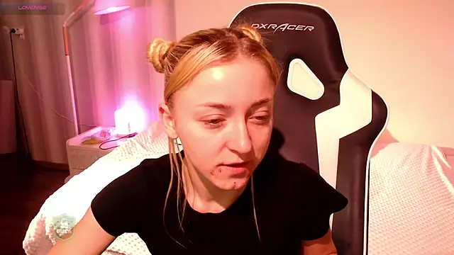 Snapshot of space_danger chatting on December 20, 6:09 am space danger online show from December 20, 6:09 am