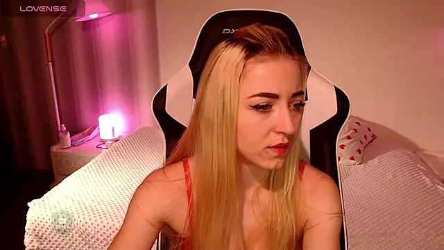 Snapshot of space_danger chatting on December 22, 4:42 am space danger online show from December 22, 4:42 am