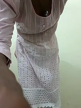 Snapshot of Alia-00 chatting on October 31, 4:02 am Alia-00 online show from October 31, 4:02 am