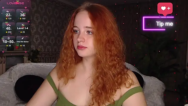 Snapshot of LunaSweet18 chatting on September 17, 11:45 am LunaSweet18 online show from September 17, 11:45 am