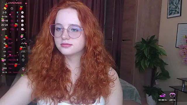 Snapshot of LunaSweet18 chatting on October 9, 11:30 am LunaSweet18 online show from October 9, 11:30 am