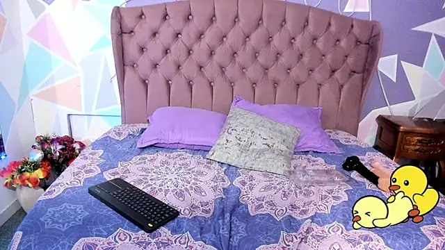 CloeyGraweing online show from October 15, 7:03 pm