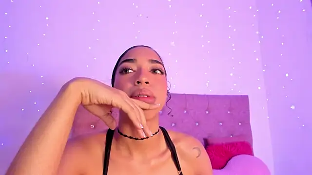 Snapshot of dulce_brown01 chatting on April 4, 1:30 pm dulce brown01 online show from April 4, 1:30 pm