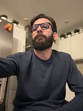 Snapshot of Michel_huge chatting on November 4, 8:30 pm Michel huge online show from November 4, 8:30 pm