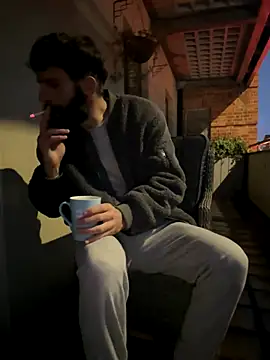 Snapshot of Michel_huge chatting on November 11, 7:19 am Michel huge online show from November 11, 7:19 am