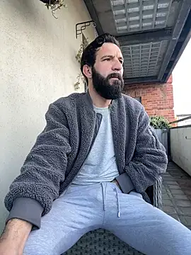 Snapshot of Michel_huge chatting on December 3, 9:51 am Michel huge online show from December 3, 9:51 am