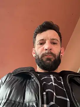 Snapshot of Michel_huge chatting on December 14, 5:57 am Michel huge online show from December 14, 5:57 am