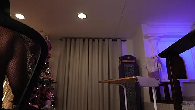 Snapshot of vaniaa95 chatting on December 15, 12:26 am vaniaa95 online show from December 15, 12:26 am