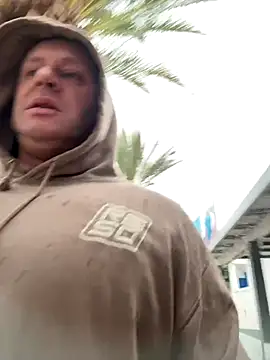 Snapshot of backdoorgalore4you chatting on December 14, 9:58 am backdoorgalore4you online show from December 14, 9:58 am