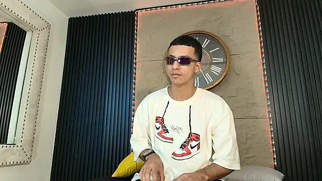 Snapshot of Marcus_Jeron chatting on May 10, 9:09 pm Marcus Jeron online show from May 10, 9:09 pm