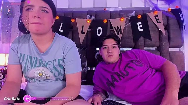 Snapshot of EmilyANDrew_ chatting on October 24, 5:15 am EmilyANDrew online show from October 24, 5:15 am