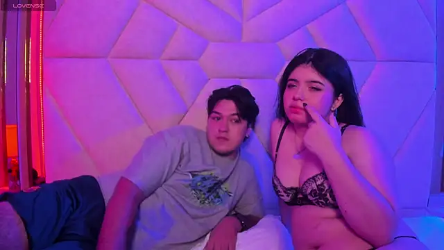 Snapshot of EmilyANDrew_ chatting on November 10, 4:55 am EmilyANDrew online show from November 10, 4:55 am