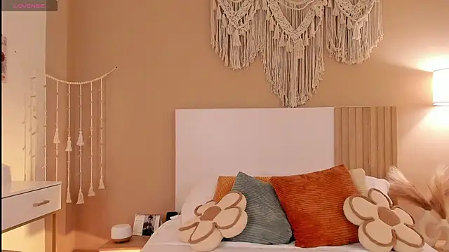 Camila Bustamante online show from February 10, 2:10 pm