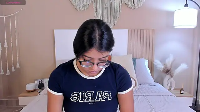 Camila Bustamante online show from May 2, 4:34 pm