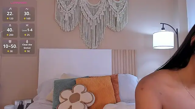 Snapshot of Camila_Bustamante chatting on May 17, 3:30 pm Camila Bustamante online show from May 17, 3:30 pm