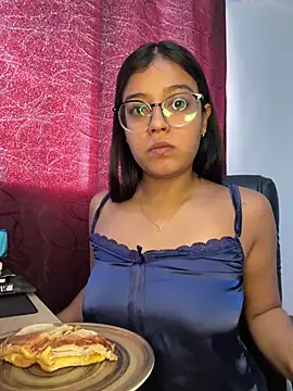 Snapshot of Camila_Bustamante chatting on June 13, 3:21 pm Camila Bustamante online show from June 13, 3:21 pm