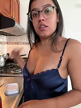 Snapshot of Camila_Bustamante chatting on June 29, 1:55 pm Camila Bustamante online show from June 29, 1:55 pm