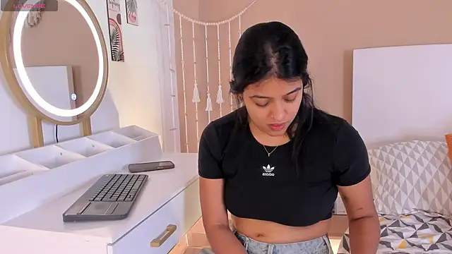 Snapshot of Camila_Bustamante chatting on July 4, 4:13 pm Camila Bustamante online show from July 4, 4:13 pm