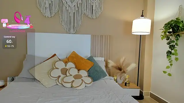 Snapshot of Camila_Bustamante chatting on July 28, 1:32 pm Camila Bustamante online show from July 28, 1:32 pm
