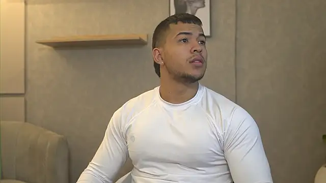 Thiago Valente online show from February 24, 1:42 pm