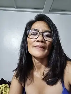 Snapshot of ImYourWoman_55 chatting on June 11, 11:36 pm ImYourWoman 55 online show from June 11, 11:36 pm