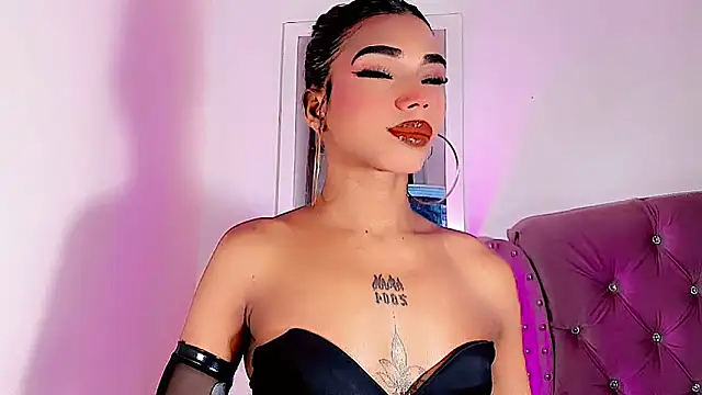 Snapshot of LADY-HOT-SEXY- chatting on May 28, 4:32 am LADY-HOT-SEXY- online show from May 28, 4:32 am