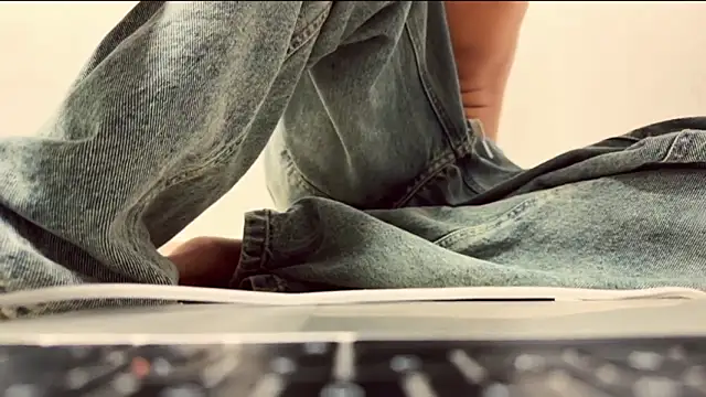 Snapshot of Max_Rain chatting on October 20, 3:40 am Max Rain online show from October 20, 3:40 am