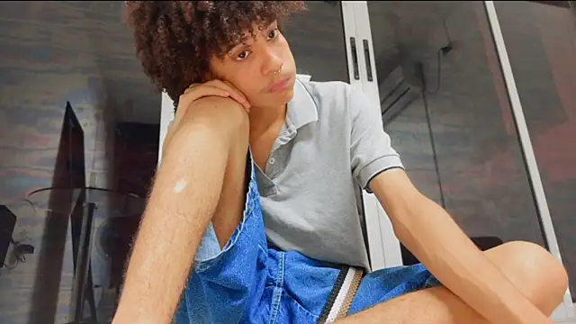 Snapshot of Max_Rain chatting on November 20, 11:15 pm Max Rain online show from November 20, 11:15 pm