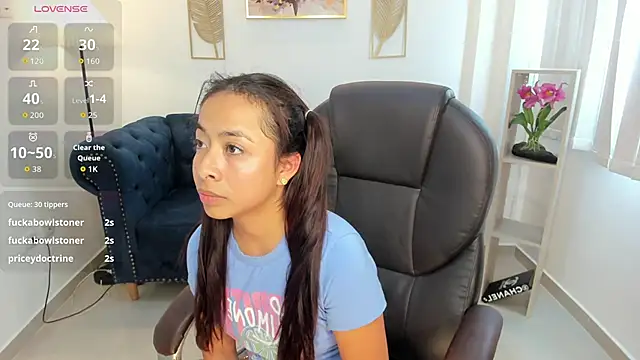 July Adams online show from May 10, 3:28 pm