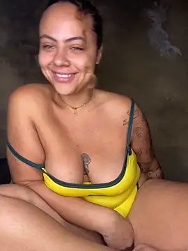 Chloe Leaozinho online show from May 3, 11:05 am