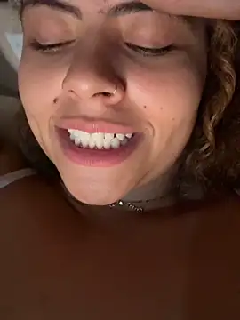 Chloe Leaozinho online show from May 15, 11:56 pm