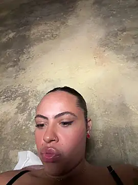 Chloe Leaozinho online show from May 22, 1:46 am