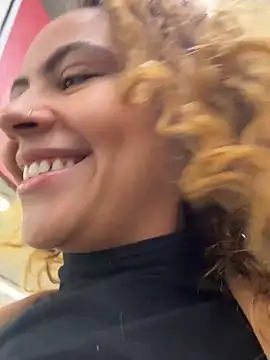 Chloe Leaozinho online show from May 31, 3:19 pm