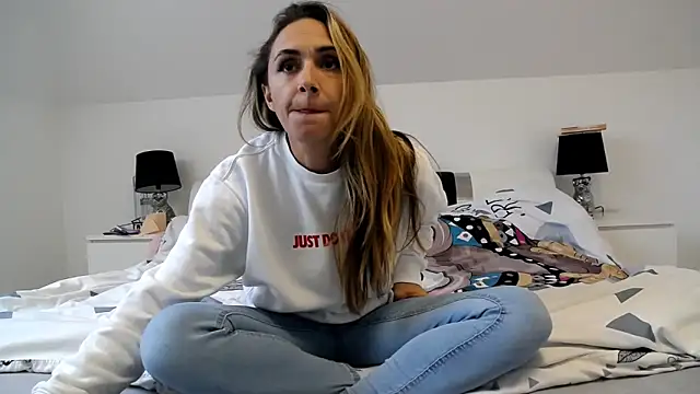 Snapshot of ArabianMalikah chatting on November 3, 8:15 am ArabianMalikah online show from November 3, 8:15 am