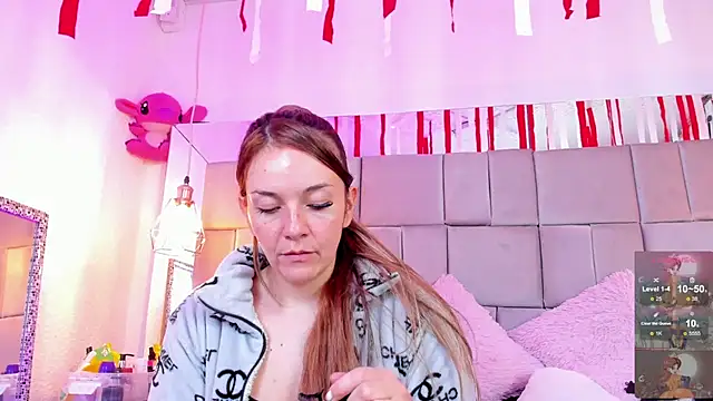 Snapshot of antoneella_jones chatting on October 16, 1:01 pm antoneella jones online show from October 16, 1:01 pm