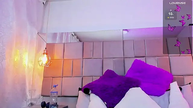 Snapshot of antoneella_jones chatting on December 1, 7:41 pm antoneella jones online show from December 1, 7:41 pm