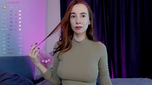 Snapshot of Honeyfern chatting on October 7, 5:32 pm Honeyfern online show from October 7, 5:32 pm