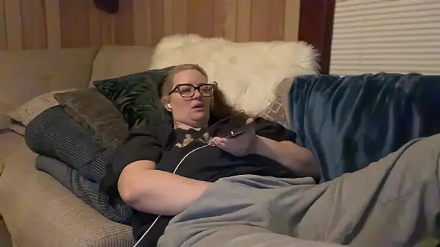 Snapshot of PefectNipz chatting on November 8, 6:35 am PefectNipz online show from November 8, 6:35 am