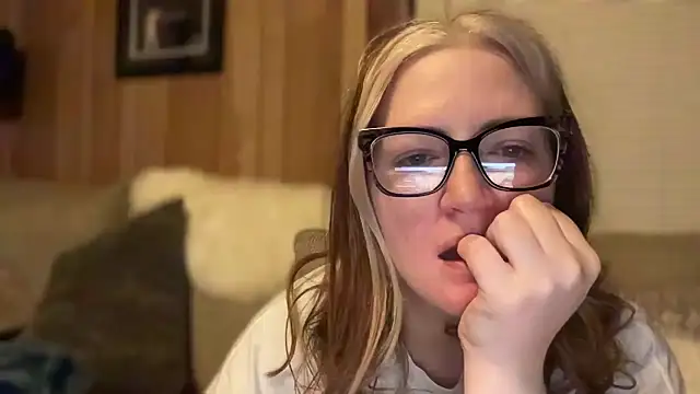 Snapshot of PefectNipz chatting on December 1, 3:22 am PefectNipz online show from December 1, 3:22 am