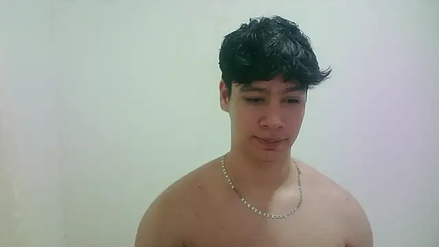 Snapshot of zeus_181 chatting on May 5, 3:36 am zeus 181 online show from May 5, 3:36 am