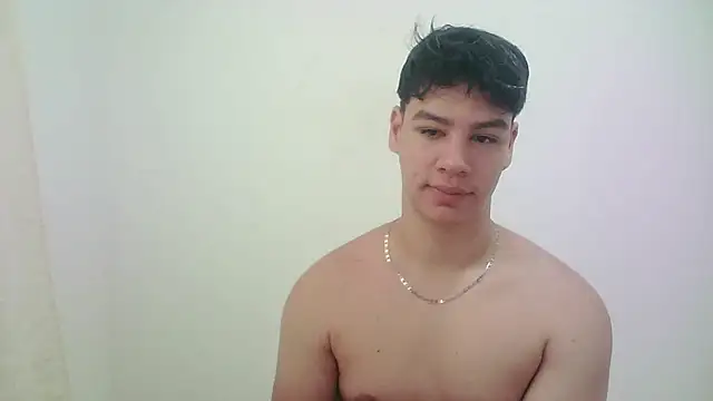 Snapshot of zeus_181 chatting on June 2, 1:35 pm zeus 181 online show from June 2, 1:35 pm