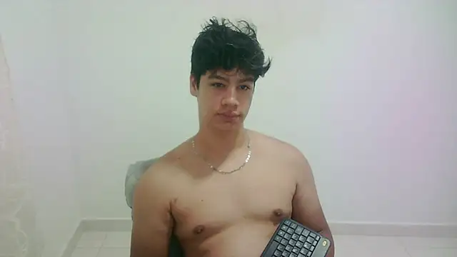 Snapshot of zeus_181 chatting on July 22, 10:29 am zeus 181 online show from July 22, 10:29 am