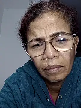 Snapshot of Merybeks chatting on May 11, 9:59 am Merybeks online show from May 11, 9:59 am