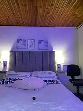 juliana-mancini online show from October 25, 5:51 pm