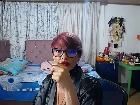 isabella-lips007 online show from May 3, 12:05 am