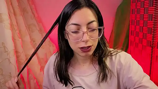 Snapshot of Miranda_sexlove_ chatting on December 14, 7:36 am Miranda sexlove online show from December 14, 7:36 am