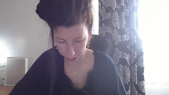 RosieHayes online show from November 26, 8:37 am