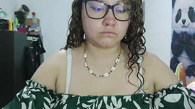 Snapshot of greeneyes_nurse chatting on June 24, 12:20 am greeneyes nurse online show from June 24, 12:20 am
