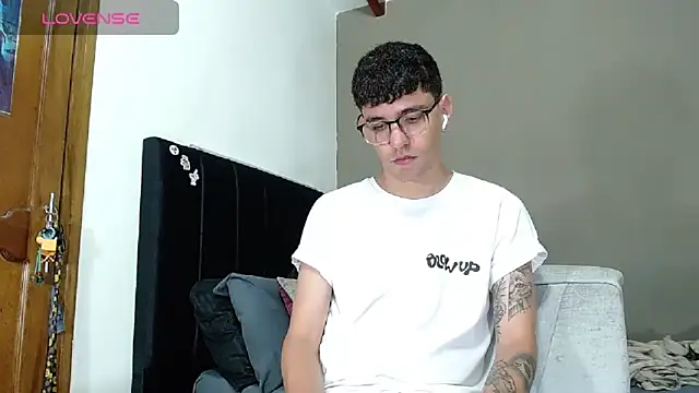 Matteo12  online show from February 27, 9:48 pm