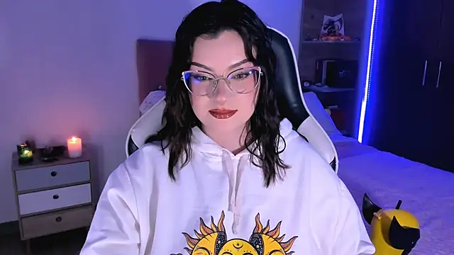 Snapshot of OphelianaRose33 chatting on October 3, 10:51 pm OphelianaRose33 online show from October 3, 10:51 pm